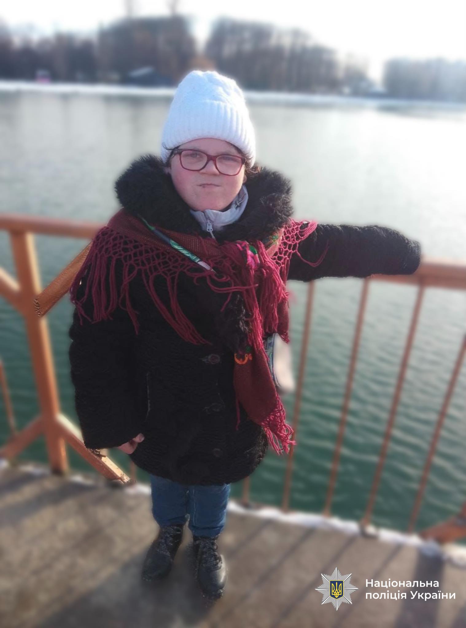 Вийшла з дому і зникла: на Коломийщині розшукують 17-річну дівчину